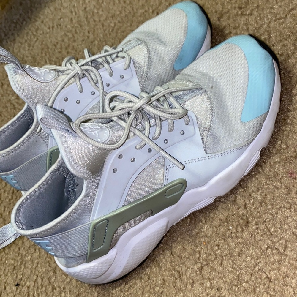 Nike Huaraches W Size 7